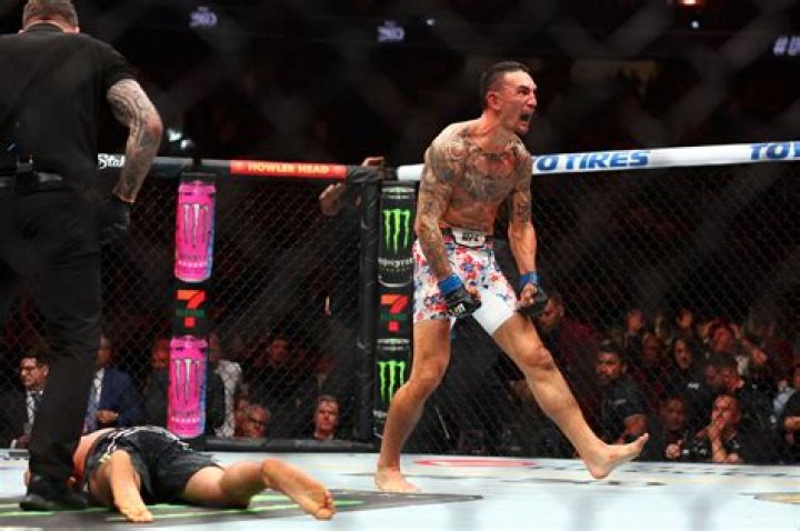 
UFC Star Max Holloway Had A Very Difficult Childhood – Who Are His Parents? 