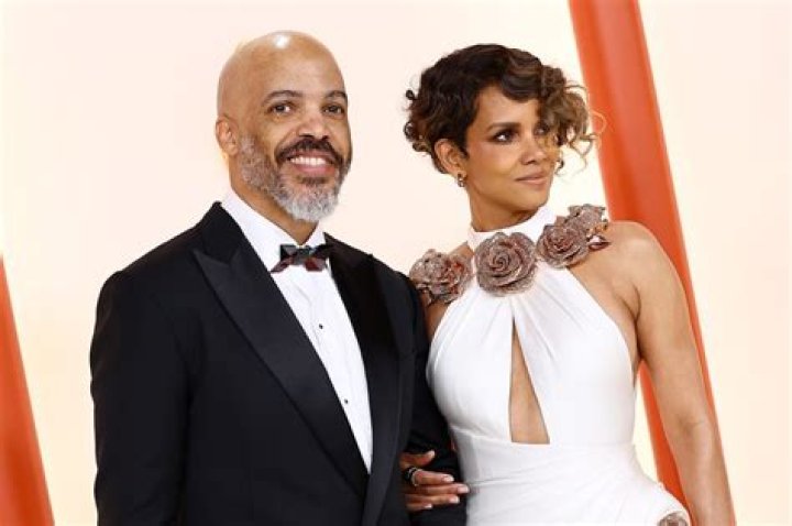 Van Hunt Net Worth: How Rich is Halle Berry’s Boyfriend Actually?