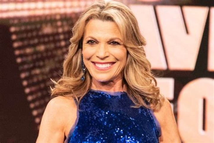Vanna White Biography - Childhood, Life Achievements & Timeline