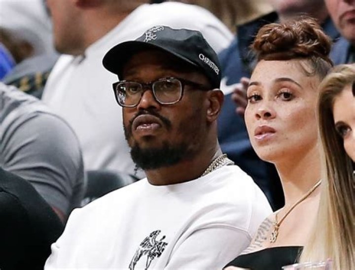 Does Von Miller have a gf?