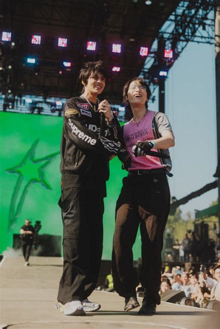 Warren Hue Wikipedia and Age – Meet The Artist On Instagram