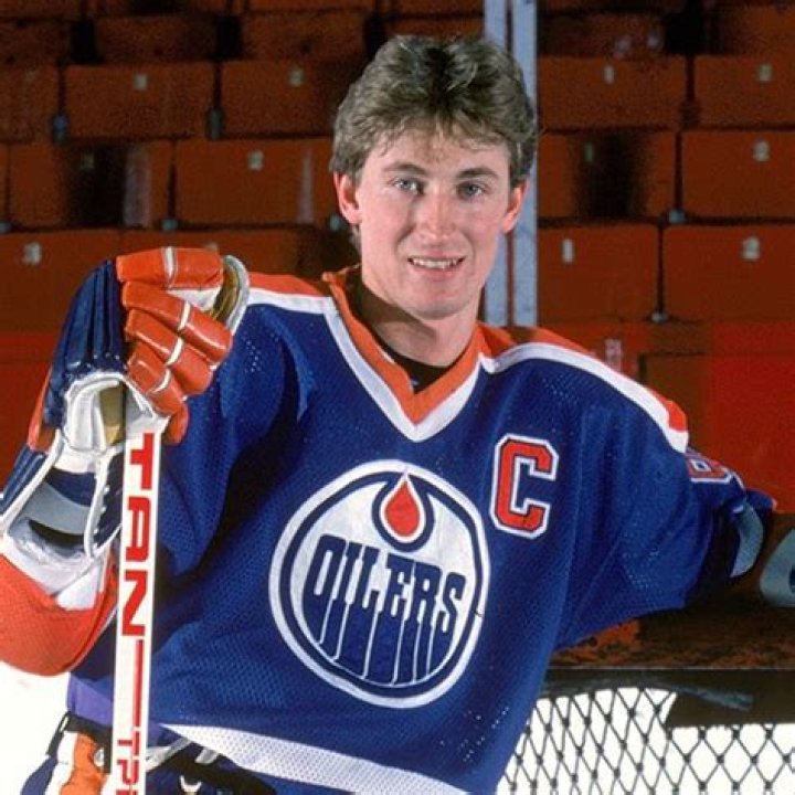 Wayne Gretzky Biography - Facts, Childhood, Family Life & Achievements