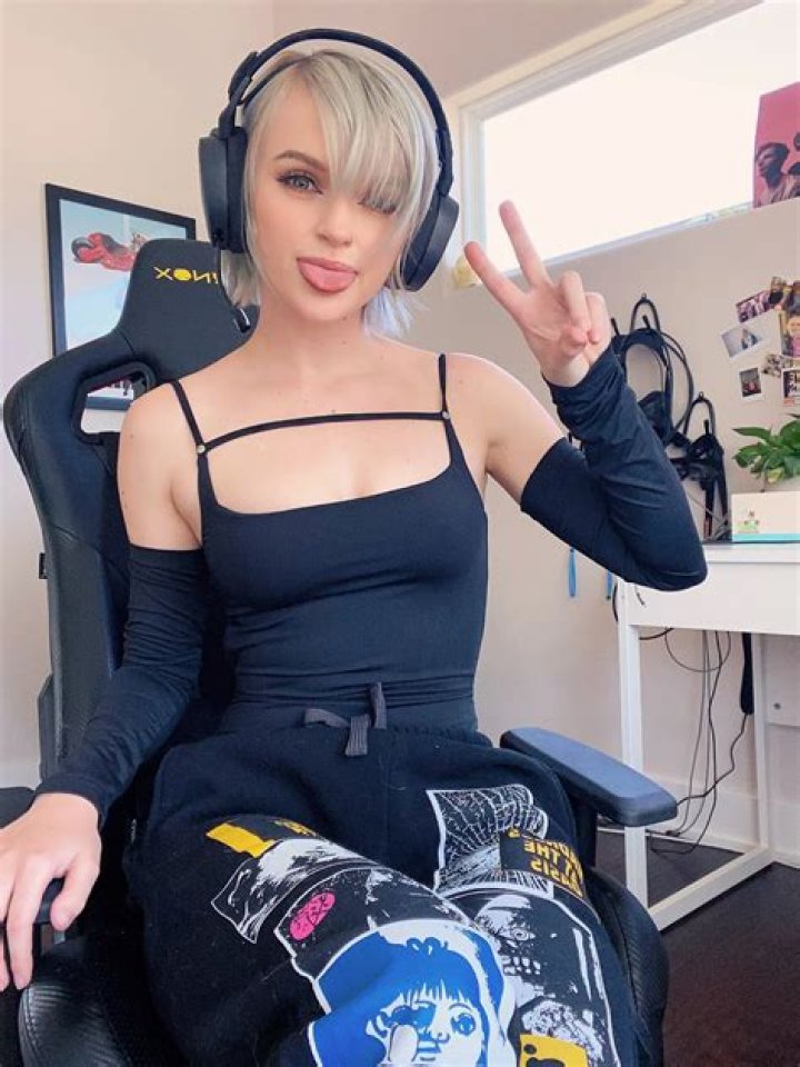 What Is Peachjars Real Name? Here’s Everything About The Cosplayer