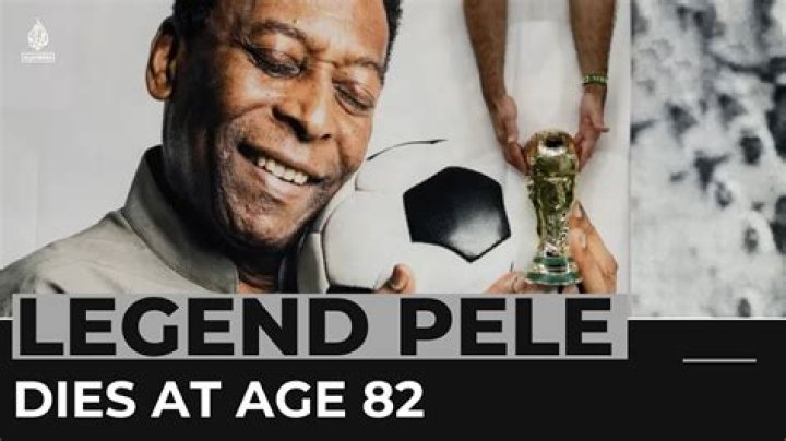What year did Pelé retire? What was Pelé’s last professional game?