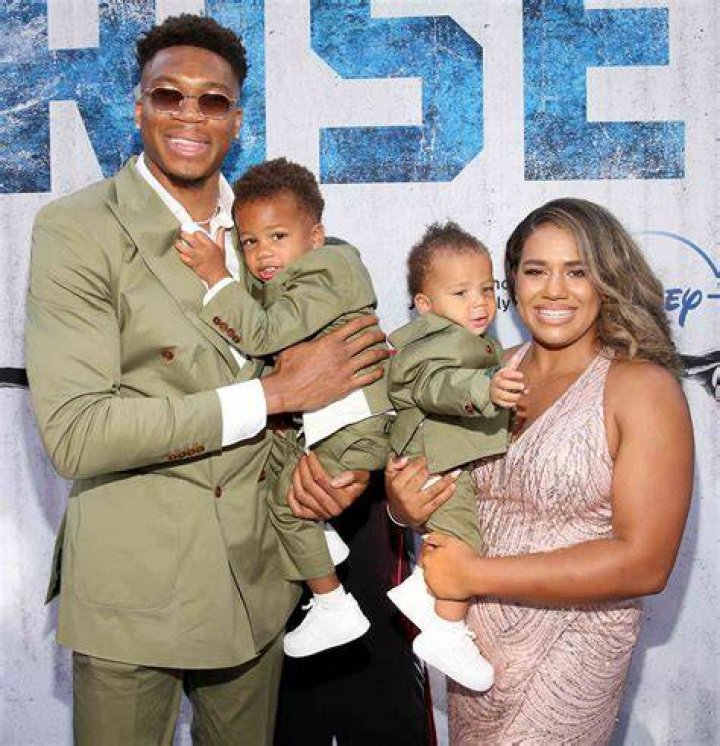 
Who Are Davonte Davis Parents? Net Worth Details On The Basketball Player 