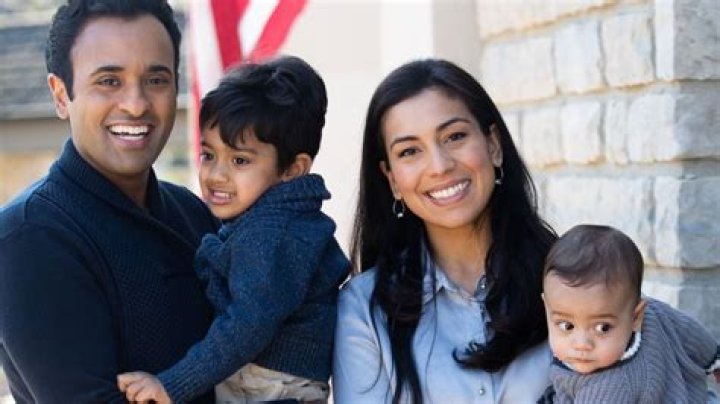 Who Are Dillon Gabriel Parents? QB Net Worth And Family Life Explored