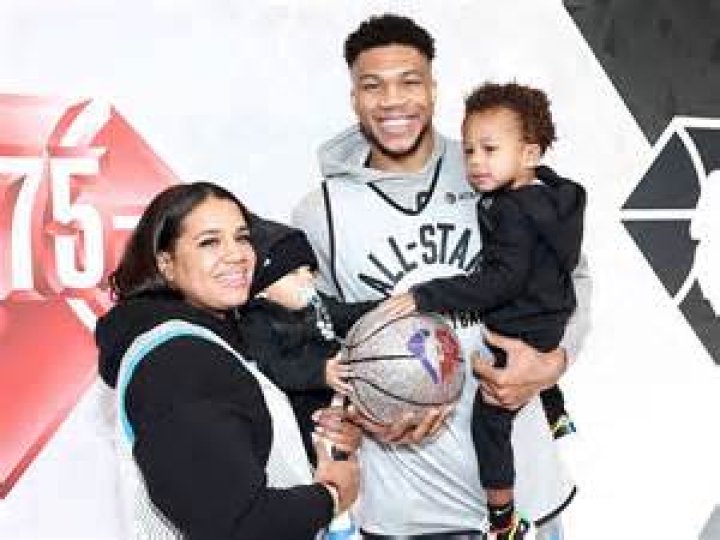 Who are Giannis Antetokounmpos Parents? Giannis Antetokounmpo Biography, Parents Name, Nationality and More