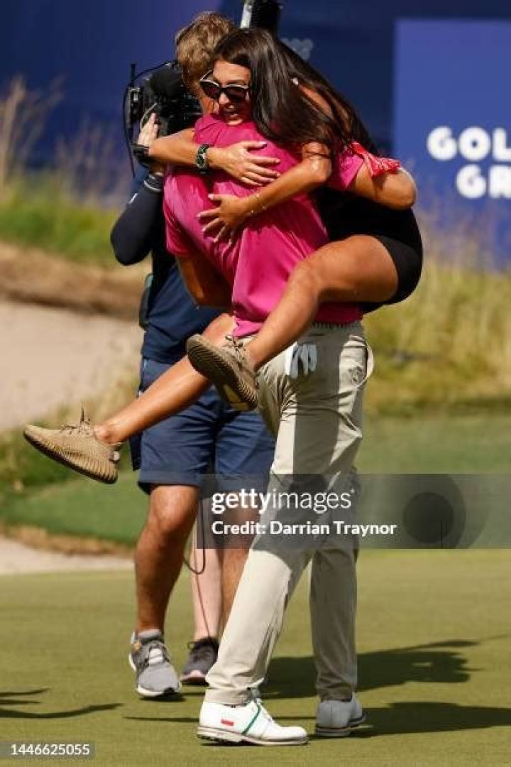 Who is Adrian Meronk girlfriend Melania Bobrowicz?