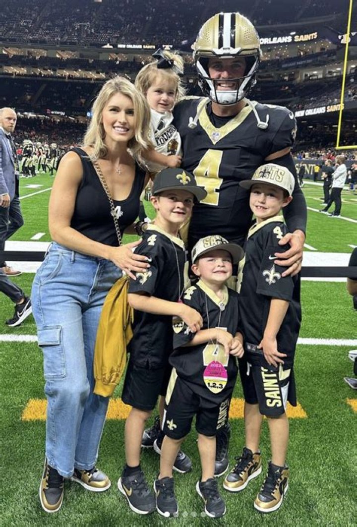 Who is Derek Carr’s mother Sheryl Carr? Bio, age, family