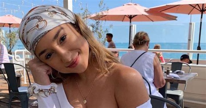 Who is Dillon Danis girlfriend Savannah Montano?