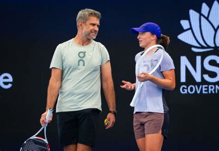 Who is Iga Swiatek coach Tomasz Wiktorowski?