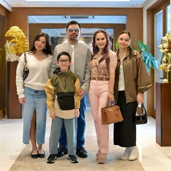 Who Is Jordan Carlos Wife? Girlfriend and Family Update, Is The Comedian Married?