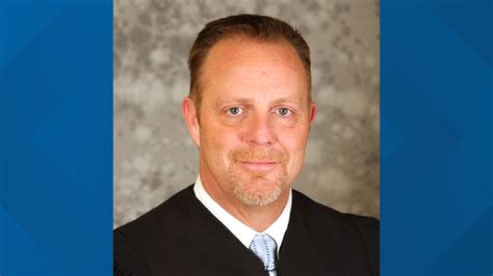 
Who Is Kansas’s Michael Charles Putnam? A former dentist from Topeka was detained for operating without a license. 