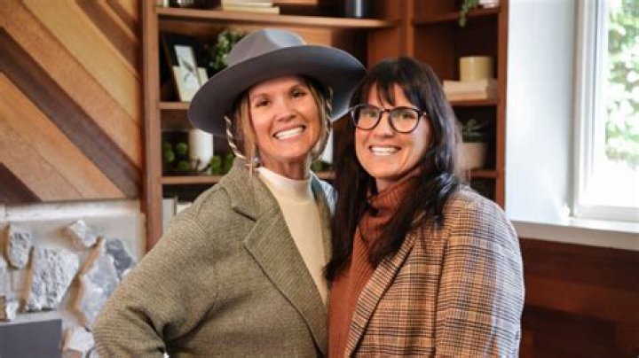 Who is Lyndsay Lamb From HGTV Unsellable Houses? Net Worth Revealed