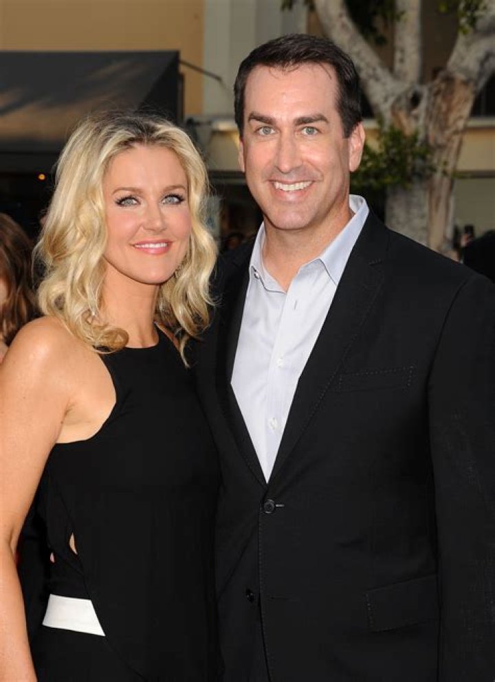 Who is Rob Riggle wife Tiffany Riggle?