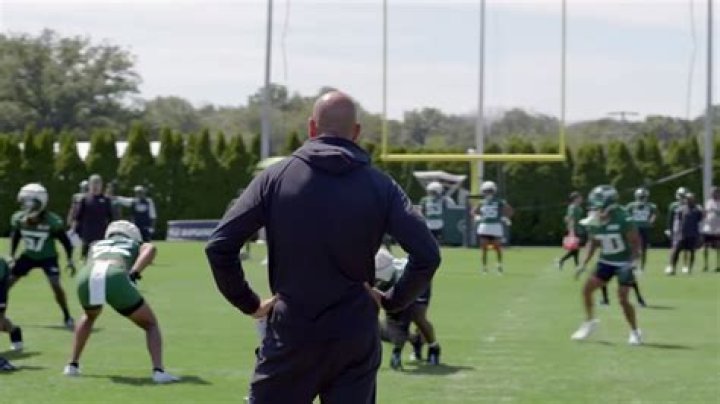 Who narrates ‘Hard Knocks’ on HBO?