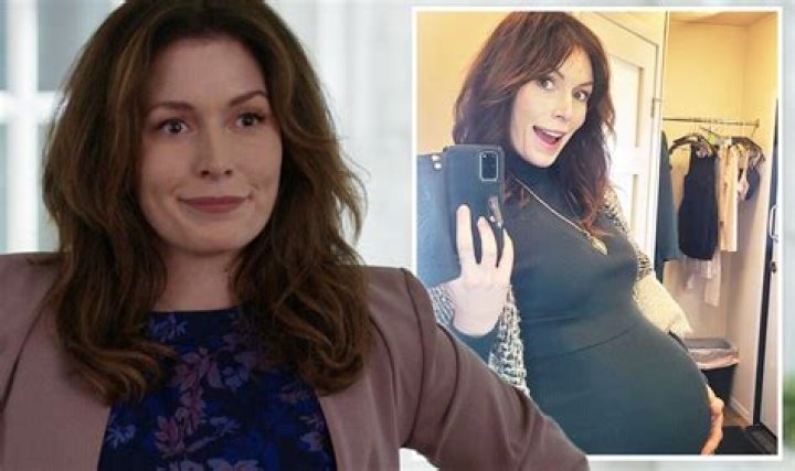 
Why Fan Thinks Leigh Sales Is Pregnant In Real Life 