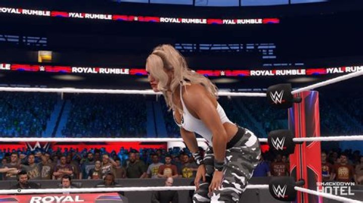 WWE Star Lacey Evans In Workout Gear Says “Rise and Grind!”