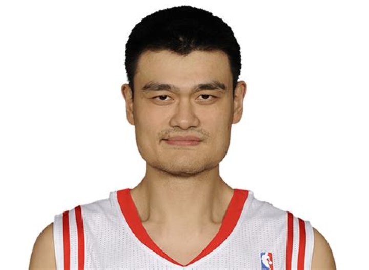 Yao Ming Biography - Facts, Childhood, Family Life & Achievements