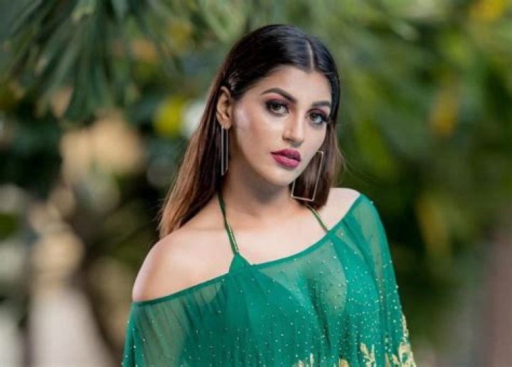 Yashika Aannand Height, Weight, Net Worth, Age, Birthday, Wikipedia, Who, Instagram, Biography