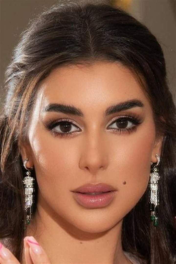 Yammy Xox - Bio, Facts, Family Life of British YouTube Personality, Gamer & Vlogger