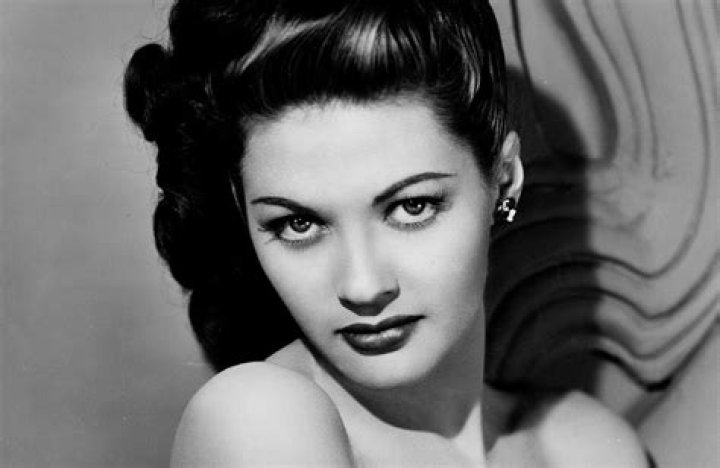 Yvonne De Carlo Biography - Facts, Childhood, Family Life & Achievements