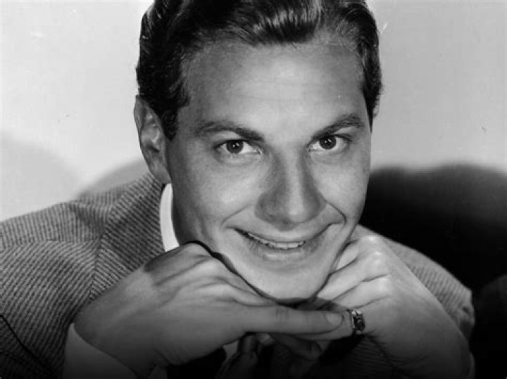 Zeppo Marx Biography - Facts, Childhood, Family Life & Achievements