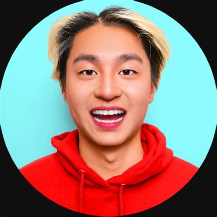 Zhong Biography - Facts, Childhood, Family Life & Achievements